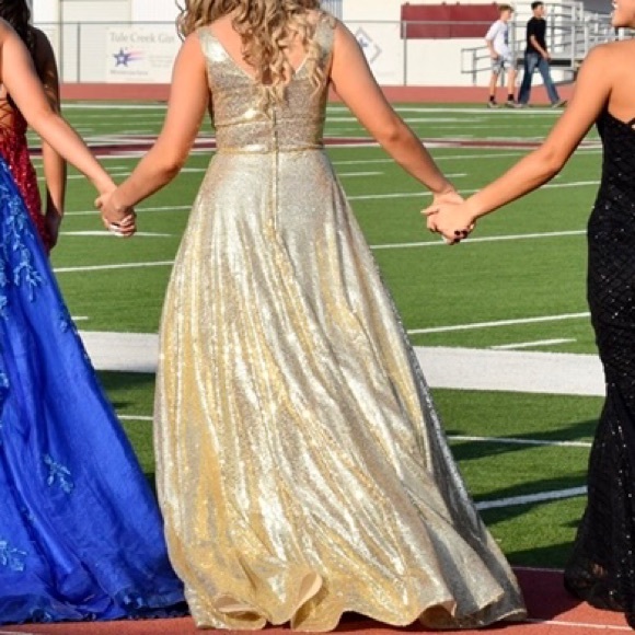 GOLD SEQUIN IEENA FOR MAC DUGGAL PROM DRESS - Picture 2 of 3